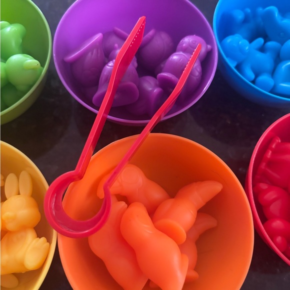 Colorful Animal Sorting Cups - Picture 2 of 9